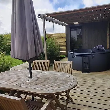 Chaleureux Avec Sauna & Jacuzzi 別荘
