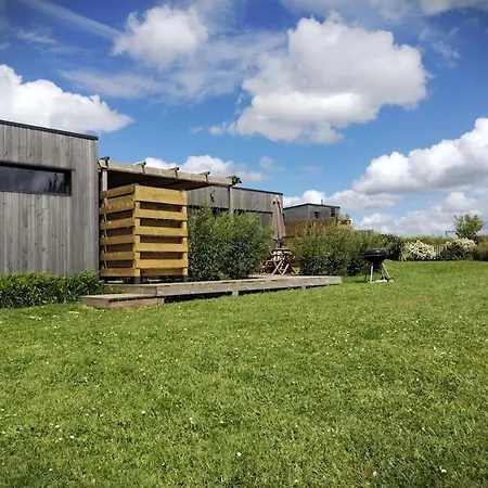 Chaleureux Avec Sauna & Jacuzzi 別荘 Saint-Coulitz